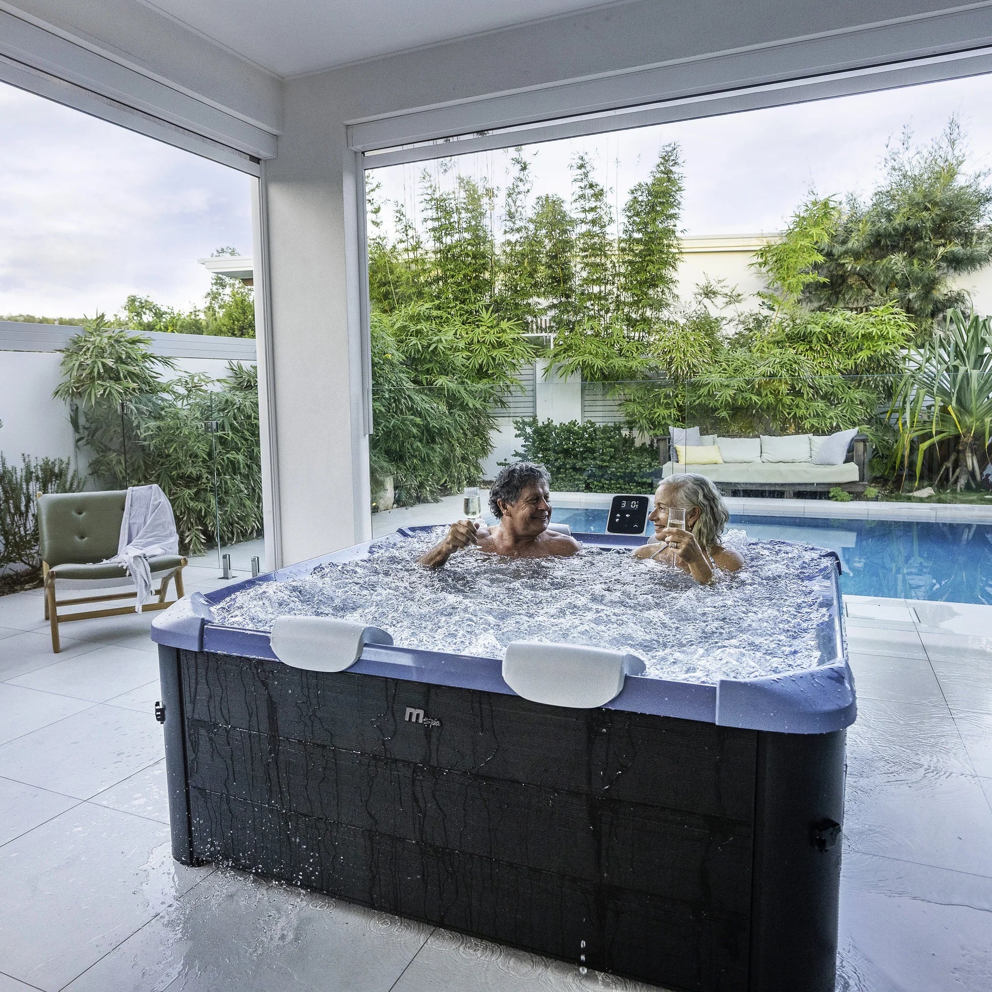 Mspa - Spa rígido cuadrado Sapphire 4-6 personas