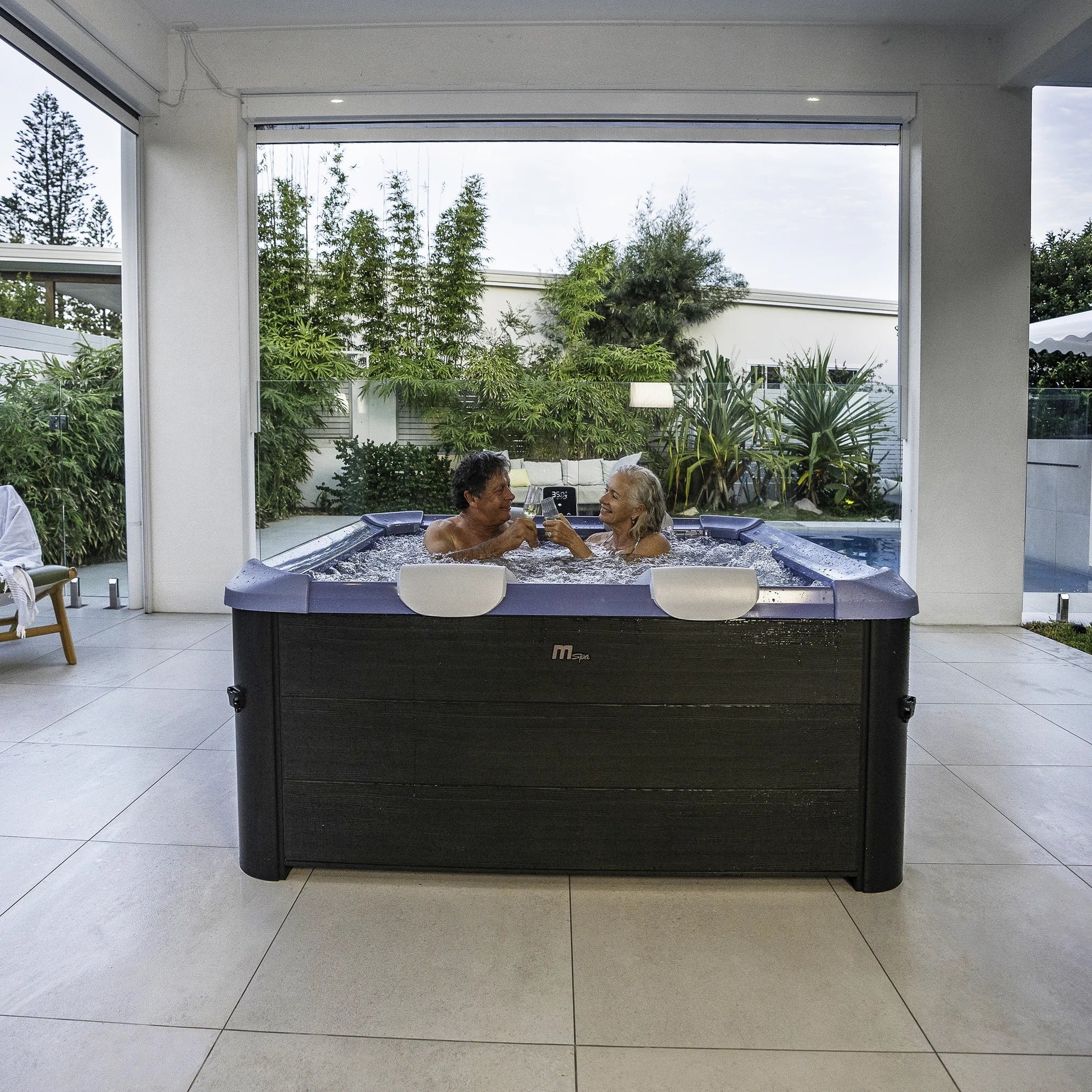 Mspa - Spa rígido cuadrado Sapphire 4-6 personas