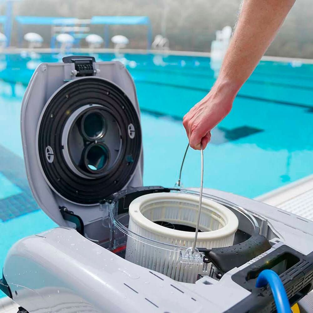 Dolphin - C7 Robot limpiafondos piscina pública - BricoandPool