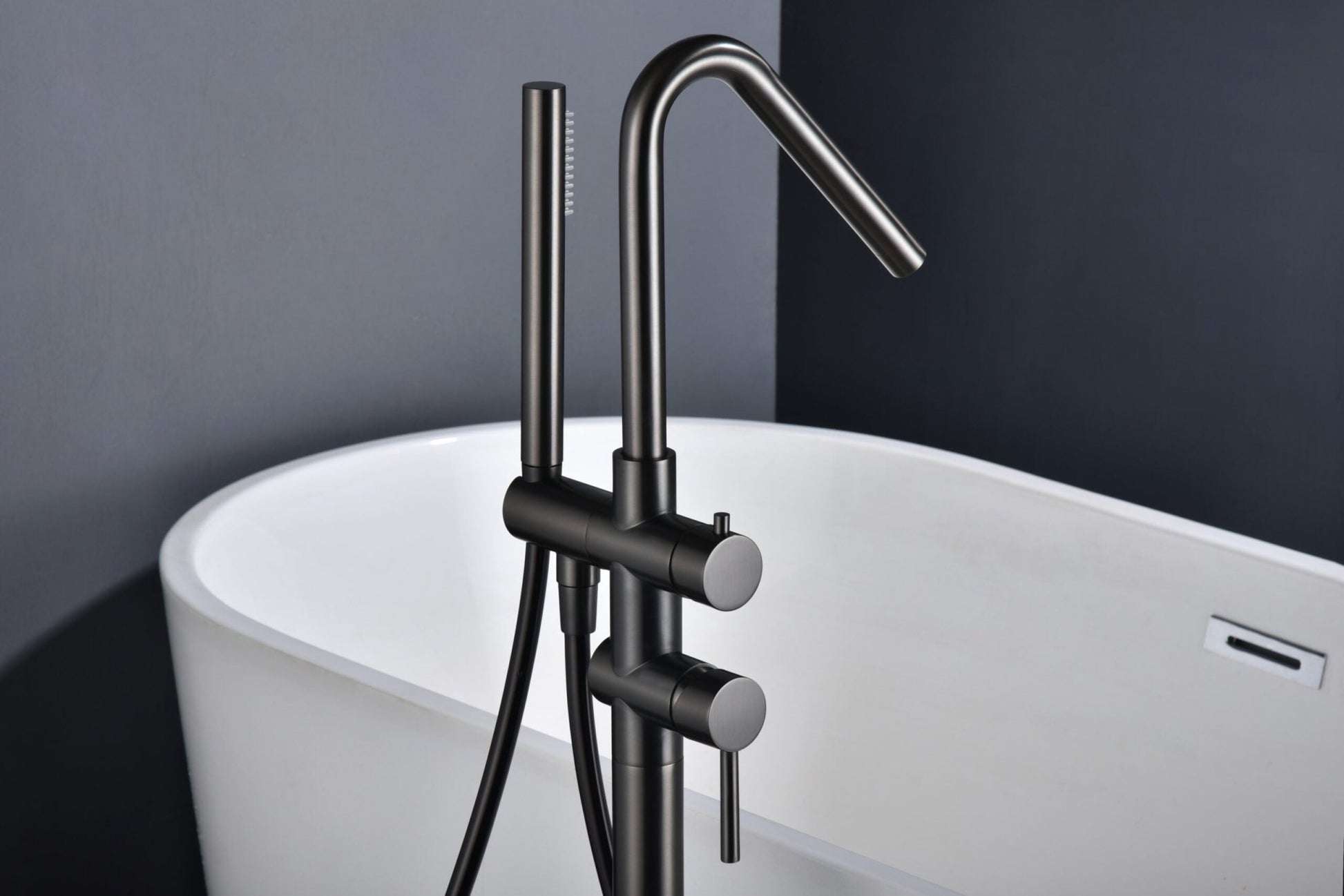 Imex - Grifería monomando exenta de bañera Córcega black gun metal - BricoandPool