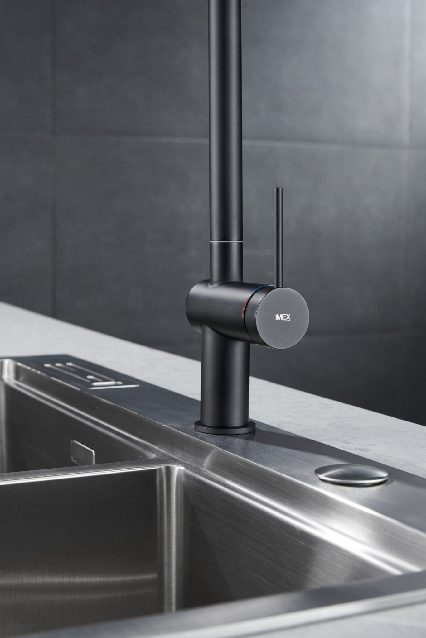 Imex - Grifo de cocina BERNA negro mate - BricoandPool