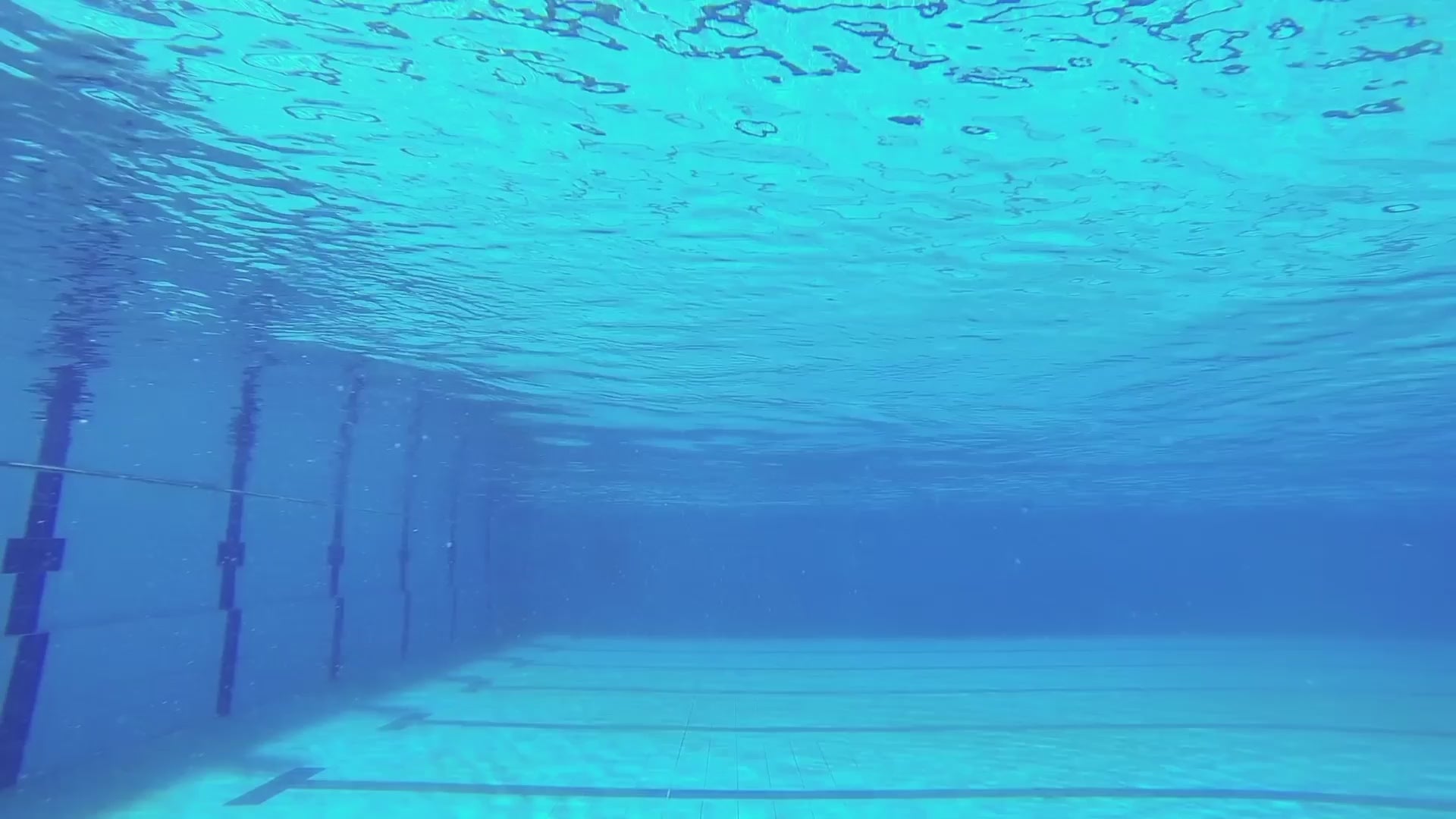 Cargar vídeo: GRE Wet Runner - Limpiafondos piscina bateria Reacondicionado